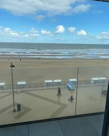 405 Op Zeedijk Met Frontaal Zeezicht 4de Verdiep Apartamento